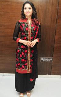 Tamannaah Bhatia feet photo thumbnail