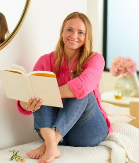 Tamara Day feet photo 2