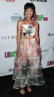 Tamara Taylor feet photo thumbnail