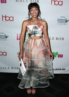 Tamara Taylor feet photo thumbnail