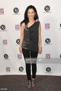 Tamlyn Tomita feet photo thumbnail