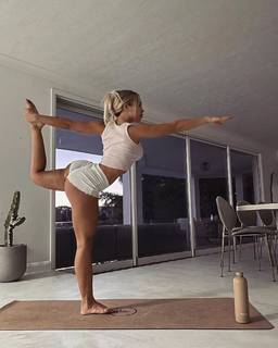 Tammy Hembrow feet photo 9