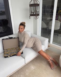 Tammy Hembrow feet photo 14