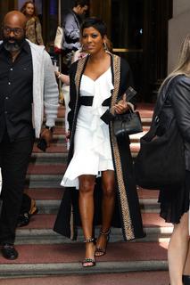 Tamron Hall feet photo thumbnail