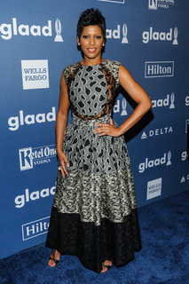 Tamron Hall feet photo thumbnail