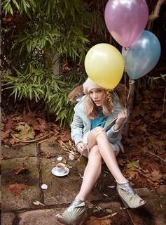Tamzin Merchant feet photo 3