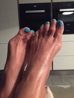 Tamzin Outhwaite feet photo thumbnail