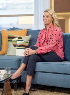 Tamzin Outhwaite feet photo thumbnail