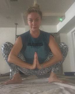 Tamzin Outhwaite feet photo thumbnail