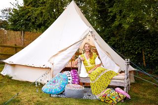 Tamzin Outhwaite feet photo thumbnail