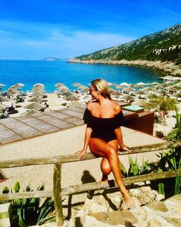 Tamzin Outhwaite feet photo thumbnail