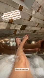 Tamzin Outhwaite feet photo thumbnail