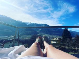 Tamzin Outhwaite feet photo thumbnail