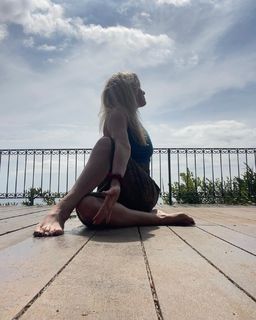 Tamzin Outhwaite feet photo thumbnail