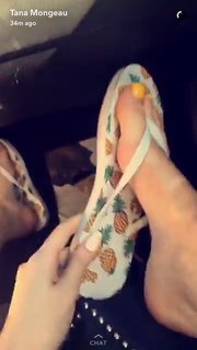 Tana Mongeau feet photo thumbnail