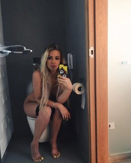Tana Mongeau feet photo thumbnail