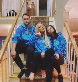 Tana Mongeau feet photo thumbnail