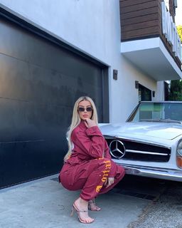 Tana Mongeau feet photo thumbnail