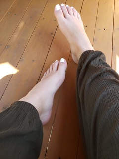 Tana Mongeau feet photo thumbnail