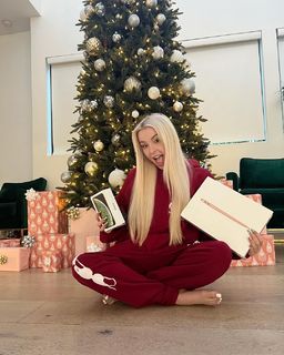 Tana Mongeau feet photo thumbnail
