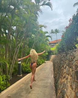 Tana Mongeau feet photo thumbnail