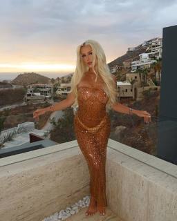 Tana Mongeau feet photo thumbnail