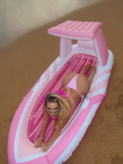 Tana Mongeau feet photo thumbnail