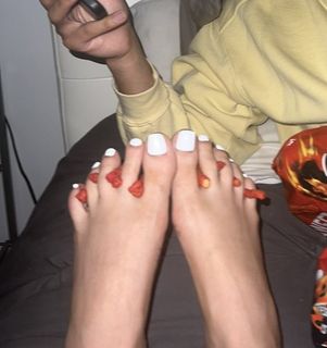 Tana Mongeau feet photo 3