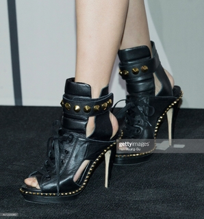 Tang Wei feet photo thumbnail