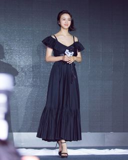 Tang Wei feet photo thumbnail