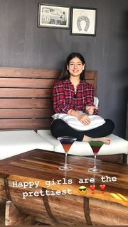 Tania feet photo thumbnail