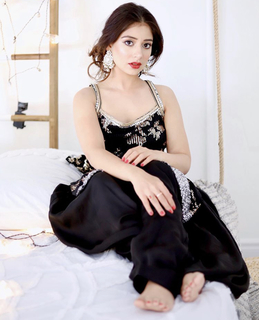 Tania feet photo thumbnail