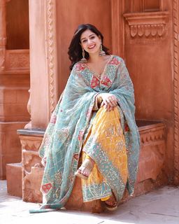 Tania feet photo thumbnail