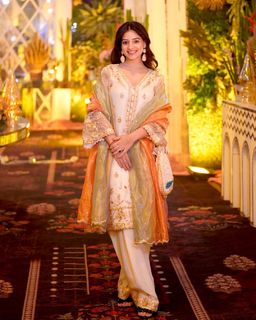 Tania feet photo thumbnail