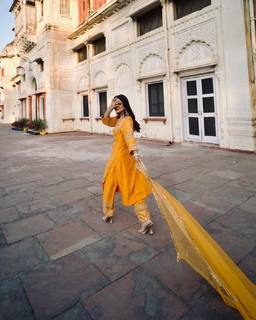 Tania feet photo thumbnail