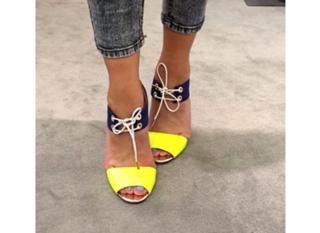 Tania Rincón feet photo thumbnail