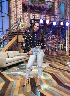 Tania Rincón feet photo thumbnail