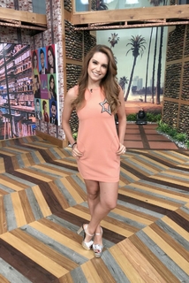 Tania Rincón feet photo thumbnail