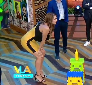 Tania Rincón feet photo thumbnail