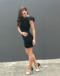 Tania Rincón feet photo thumbnail