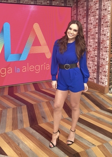 Tania Rincón feet photo thumbnail