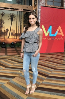 Tania Rincón feet photo thumbnail