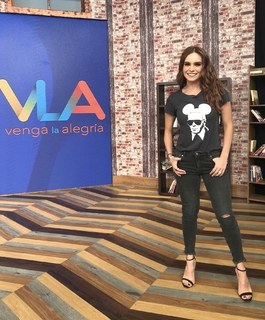 Tania Rincón feet photo thumbnail