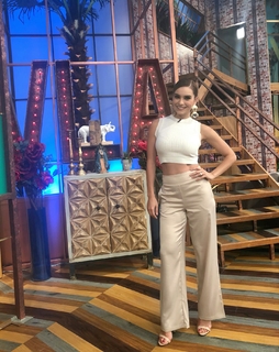 Tania Rincón feet photo thumbnail