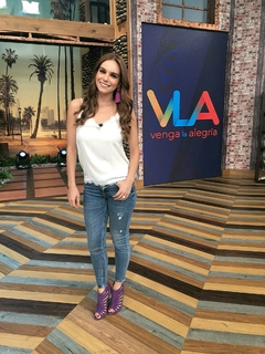 Tania Rincón feet photo thumbnail