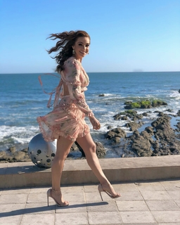 Tania Rincón feet photo thumbnail