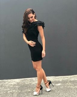 Tania Rincón feet photo thumbnail