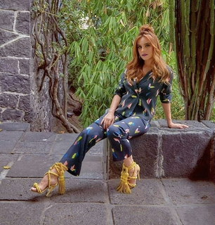 Tania Rincón feet photo thumbnail