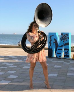 Tania Rincón feet photo thumbnail