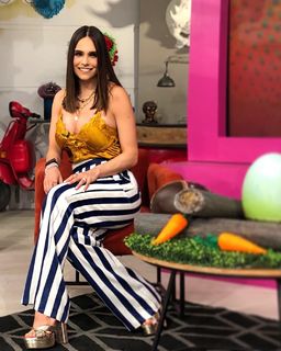 Tania Rincón feet photo thumbnail